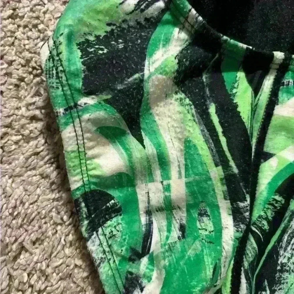 Dolfin XtraSleek Girls Supernova Green V-2 Back One Piece Swimsuit Size 5 Youth - Picture 3 of 6